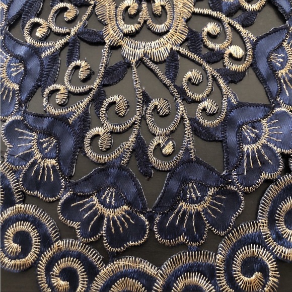 Elegant Navy/Gold Table cover Set - Picture 4 of 5